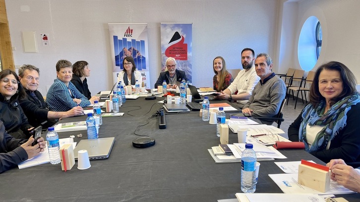 IMMAk egin berri duen batzarraren irudi bat; Euskal Mendizaletasunaren Museoa kide berria da.