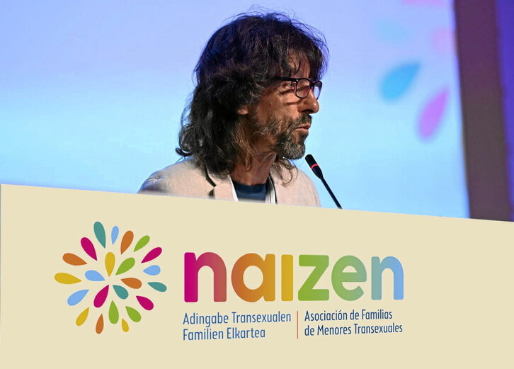 El profesor investigador de la UPV-EHU y fundador de Naizen, Aingeru Mayor, durante su intervención en el congreso.