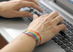 Lan eremuan berdintasuna eta errespetuzko giroa lortzea da LGTBI Berdintasun Planaren helburua.