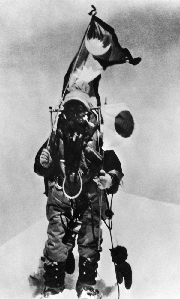 Junko Tabei, el 16 de mayo de 1975, al coronar el Everest. (AFP)