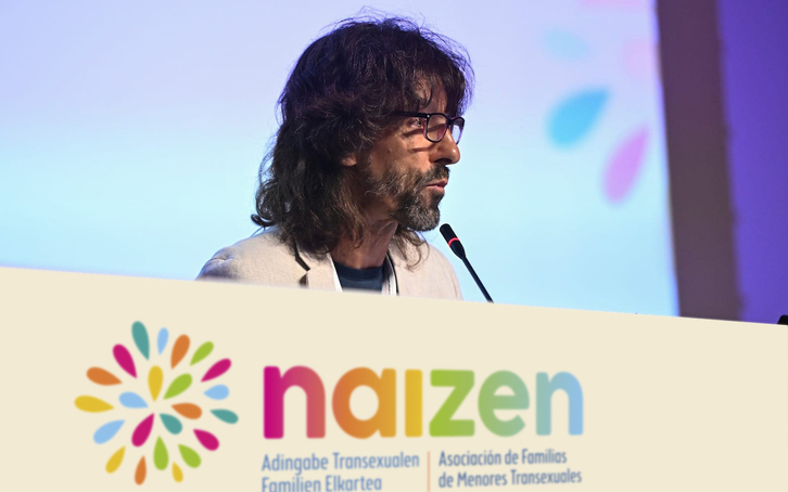 El profesor investigador de la UPV-EHU y fundador de Naizen, Aingeru Mayor, durante su intervención en el congreso.