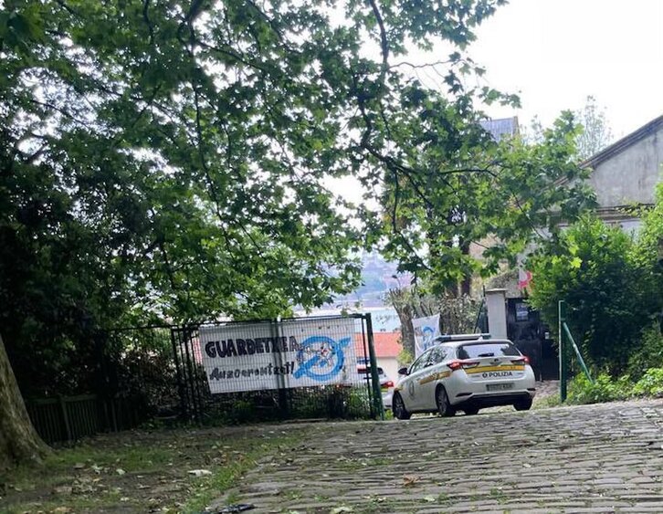 Donostiako Udaltzaingoaren kotxe bat Guardetxean.