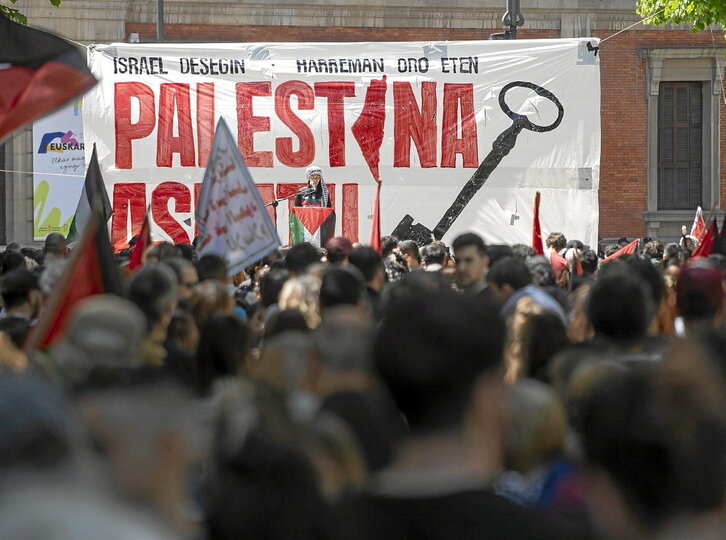 El discurso final, en euskara, árabe y castellano, en el Paseo Sarasate.