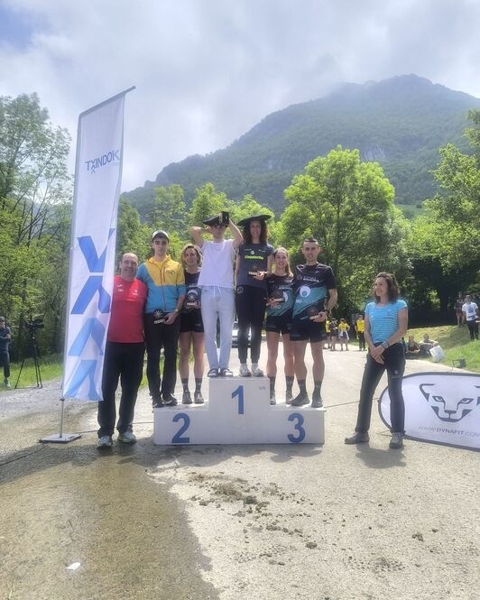 Kilometro Bertikaleko Euskal Herriko Txapelketako seinorren podiumak.