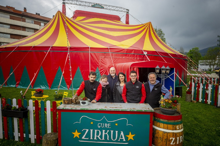 Gure Zirkuko zenbait arduradun, 2022. urteko denboraldia aurkezten.