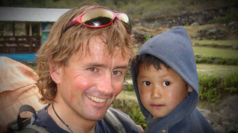 Iñaki Otxoa de Olza Nepaleko haur batekin.