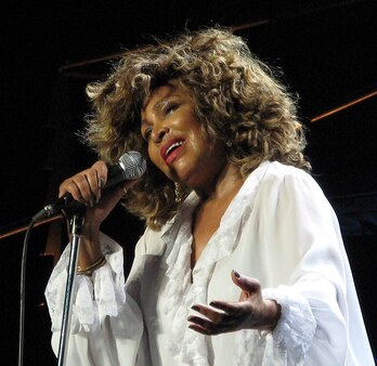 Tina Turner Birminghanen eskainitako kontzertu batean.