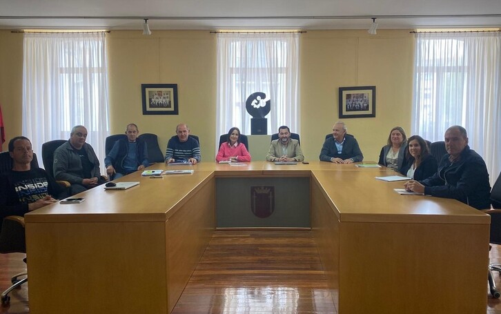 Reunión en la que se ha acordado la entrega de 1,3 millones a municipios afectados por Itoitz.