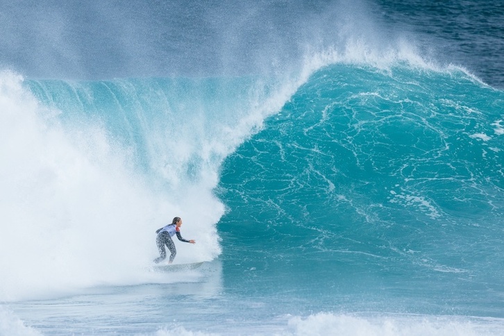 Nadia Erostarbe, Australiako olatuen artean.