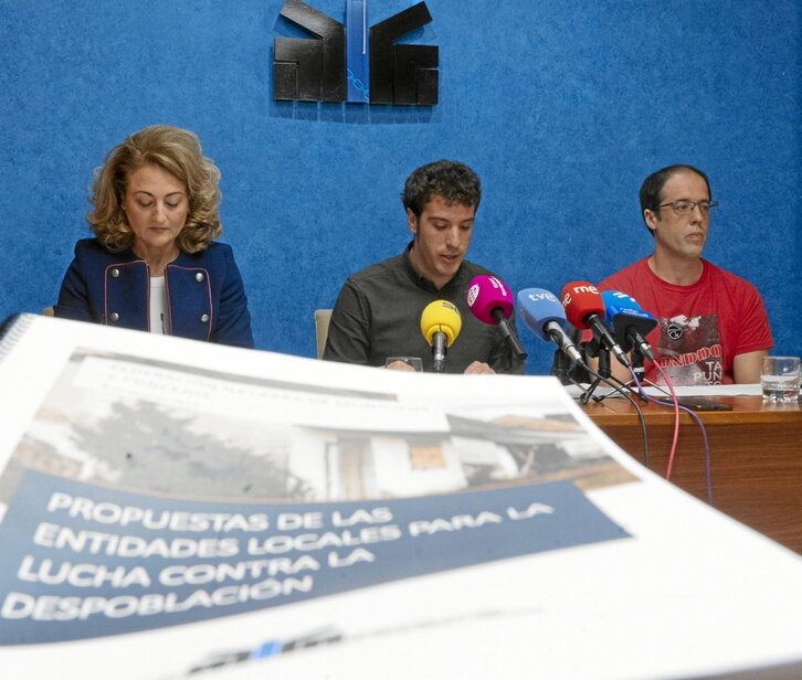 Un momento de la presentación del documento con medidas contra la despoblación.