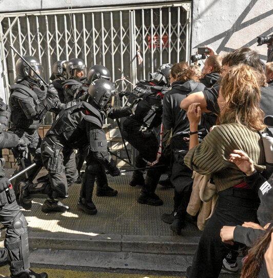 Poliziaren kargaren unea.