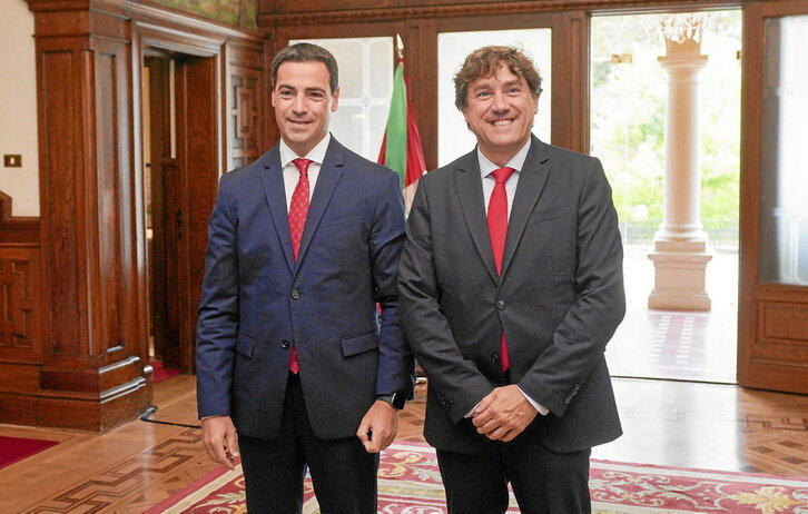 Andueza, junto al lehendakari Pradales en Ajuria Enea.