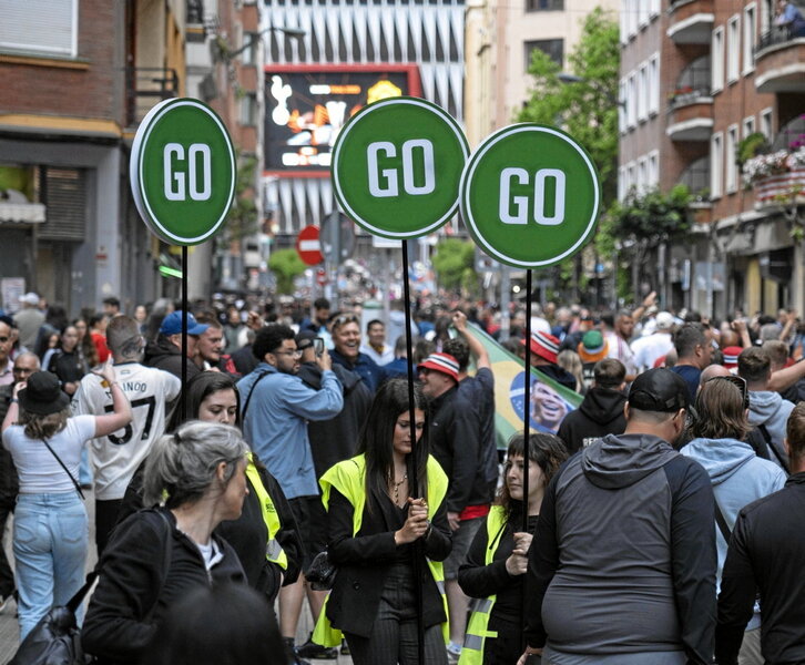 Manchester United eta Tottenhameko zaleek Bilbo hartu zuten.