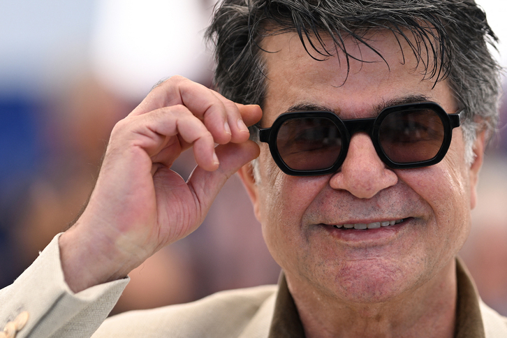 El cineasta iraní Jafar Panahi, en Cannes tras siete meses de prisión política en su última condena.