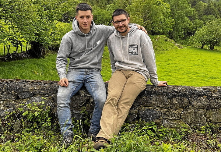 Inaxio Arin eta Mattin Jauregi, «Balerdipeko erleak» proiektuaren sortzaileak.