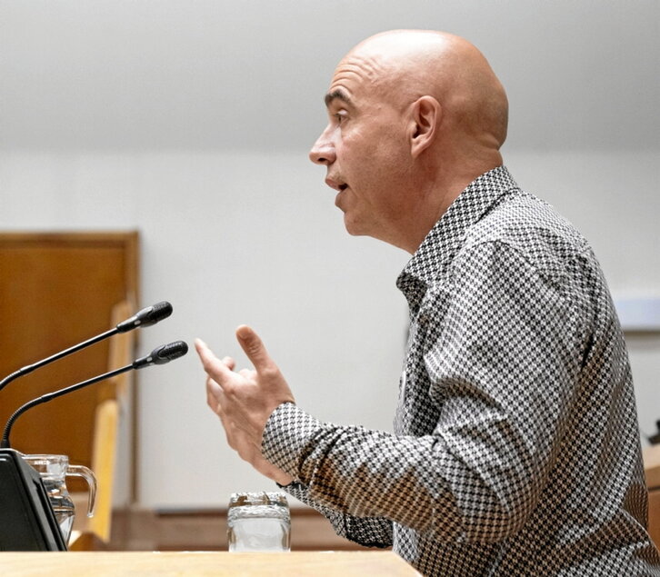 Gorka Ortiz de Guinea presentó la moción.