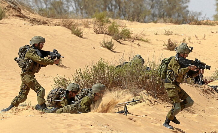 Golani Brigadako soldaduak, Tze'elim-eko entrenamendu basean, artxiboko irudian.