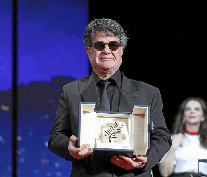 Jafar Panahi, con la Palma de Oro.