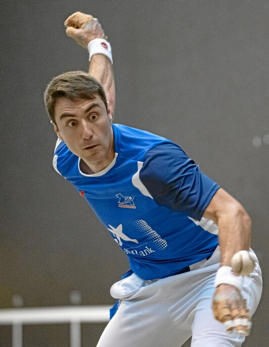 Etxeberria goitik behera nagusitu zen.