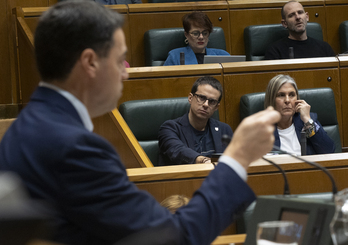 Pello Otxandiano, Gasteizko Legebiltzarrean artxiboko argazki batean.