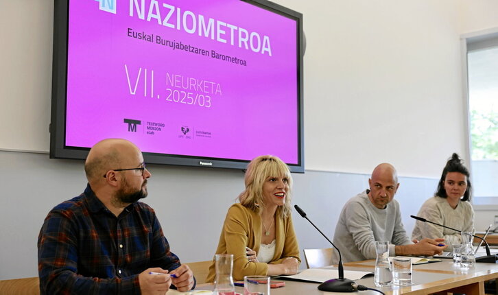 Arkaitz Fullaondo (Parte Hartuz), Estitxu Garai, vicerrectora de EHU, Asier Etxenike (Aztiker) y Malen Domínguez (Telesforo Monzon eLab).