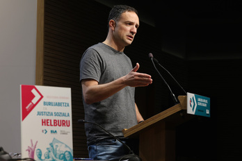 Mitxel Lakuntza, durante su intervención.