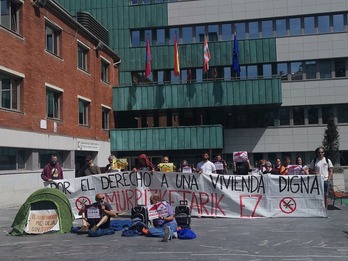 Concentración de la plataforma Berri-Otxoak, en Barakaldo.