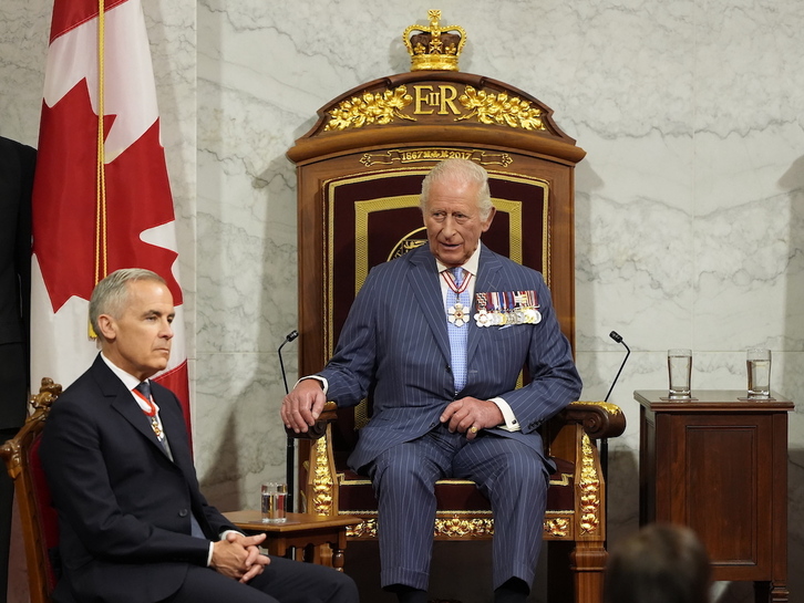 Charles erregea, Mark Carney lehen ministroari begira. 