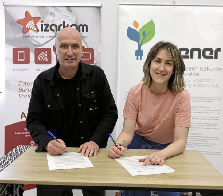 Iker Garaialde Izarkomeko zuzendaria eta Erika Martinez Goienerreko presidentea.