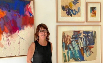 Oaia Peruarena bere artelanen aurrean