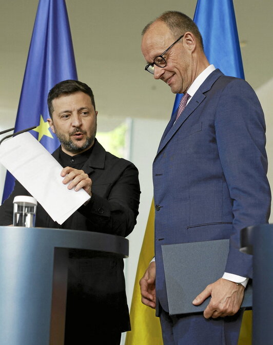 Volodimir Zelenski y Fiedrich Merz, ayer en Berlín.