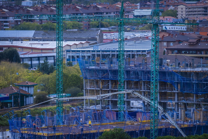 Edificio en obras en Zarautz.