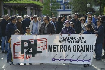 Imagen de archivo de una movilización en favor de la línea 4 de metro.