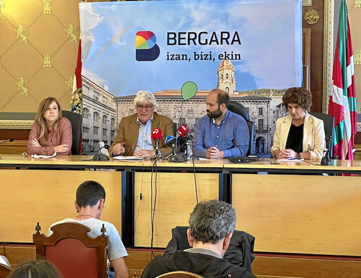 Gorka Artola alkatearen prentsaurrekoa, Valogreene auziaren ebazpena aztertzeko.