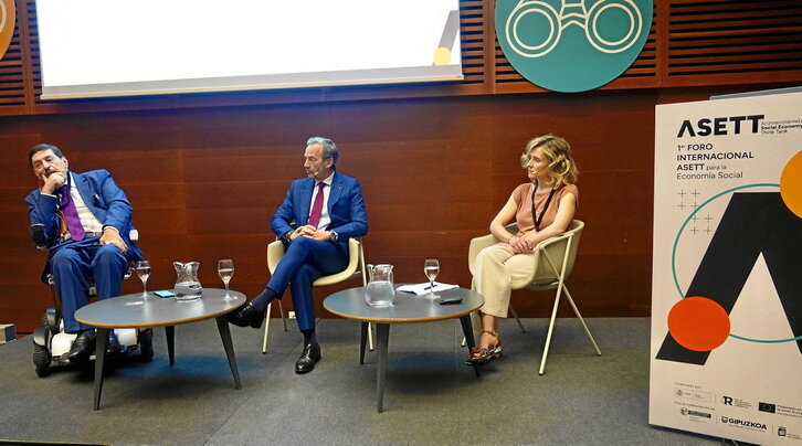 Asett nazioarteko lehen foroa ospatzen ari dira Donostian, ekonomia soziala oinarri.