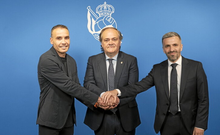 Sergio Francisco, Jokin Aperribay y Erik Bretos posan ante las cámaras.