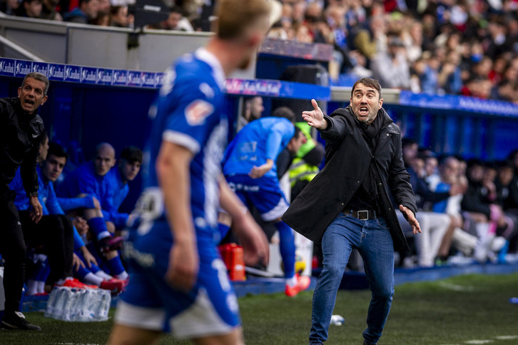 'Chacho' COudet seguirá al frente del Alavés una temporada más.