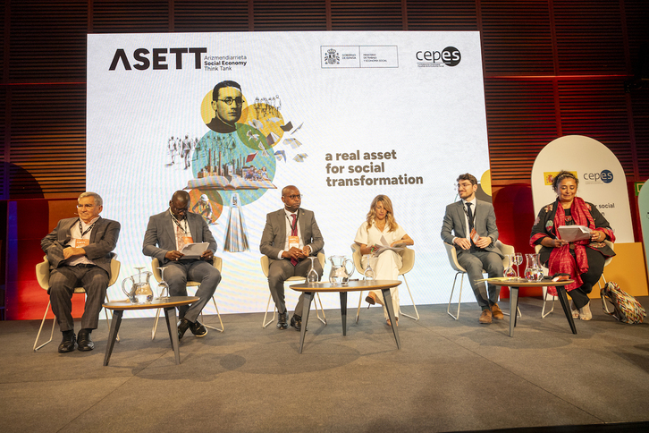 Los ministros brasileño, senegalés, keniata, española y francés, junto a la moderadora.