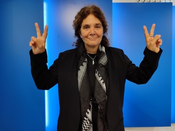 Carol Mansour, en el Parlamento de Gasteiz. 