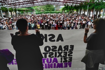 Concentración feminista en Errekalde, este viernes tarde.