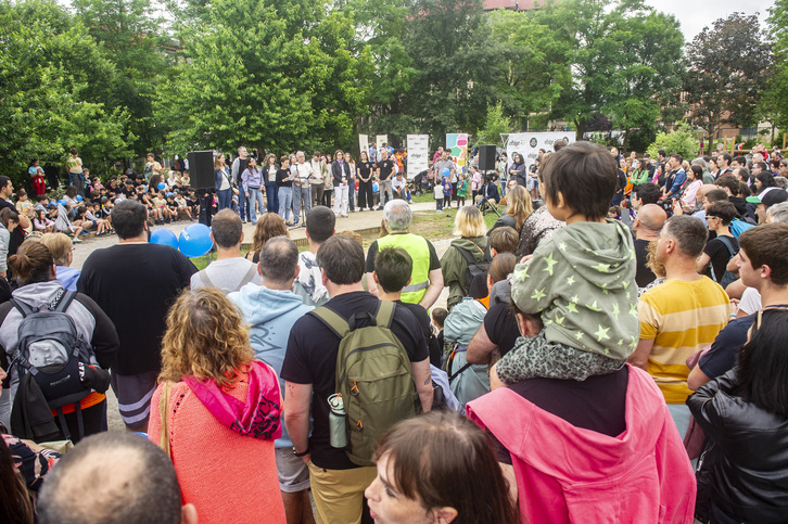 uskal Eskola Publilkoaren Jaiaren hasiera. 