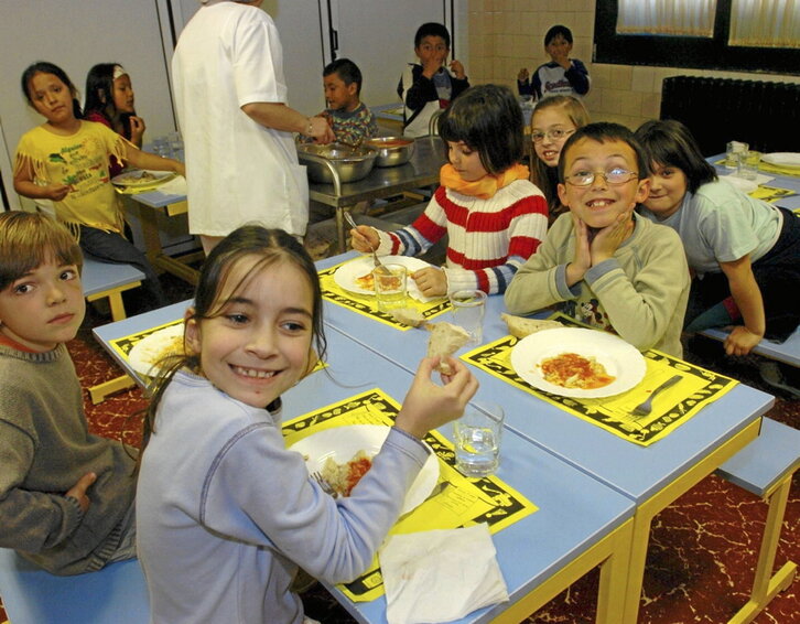 Imagen de un comedor escolar, sobre el que podría realizarse una gestión activa.