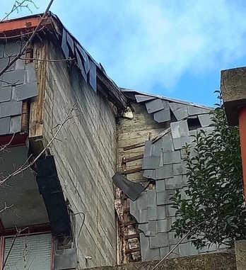 La iglesia sufre graves desperfectos tanto en su exterior como interior.