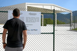 Azpiegitura berria Araiako industrigunean kokatua dago. Beheko argazkian, bilketarako ibilgailua eta konposta egiteko makineria.