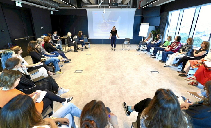 AImagen de una de las sesiones del  primer día de las jornadas de EmakumeEkin.