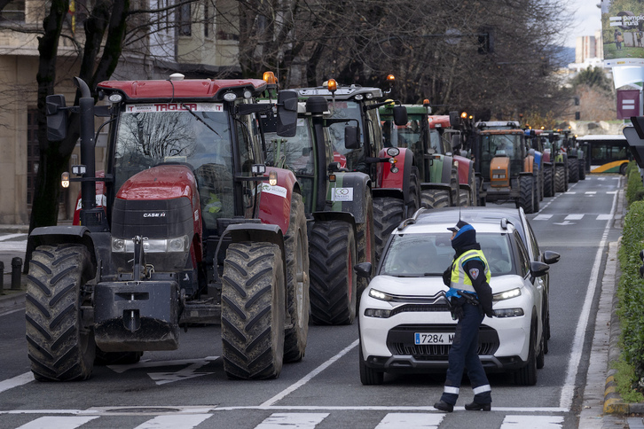 Nekazariek Iruñean egindako protesta baten argazkia.