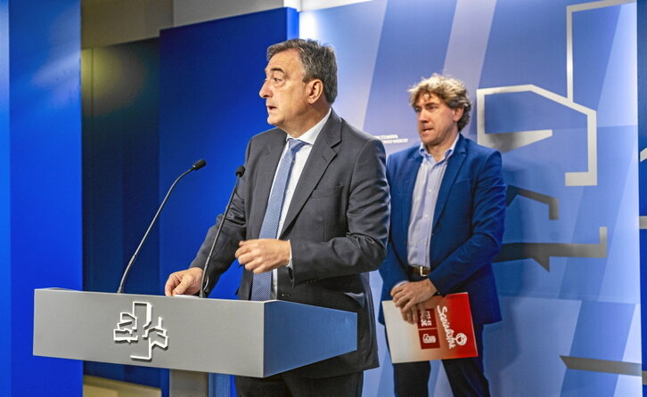 Aitor Esteban y Eneko Andueza comparecieron juntos para subrayar la importancia de su acuerdo.