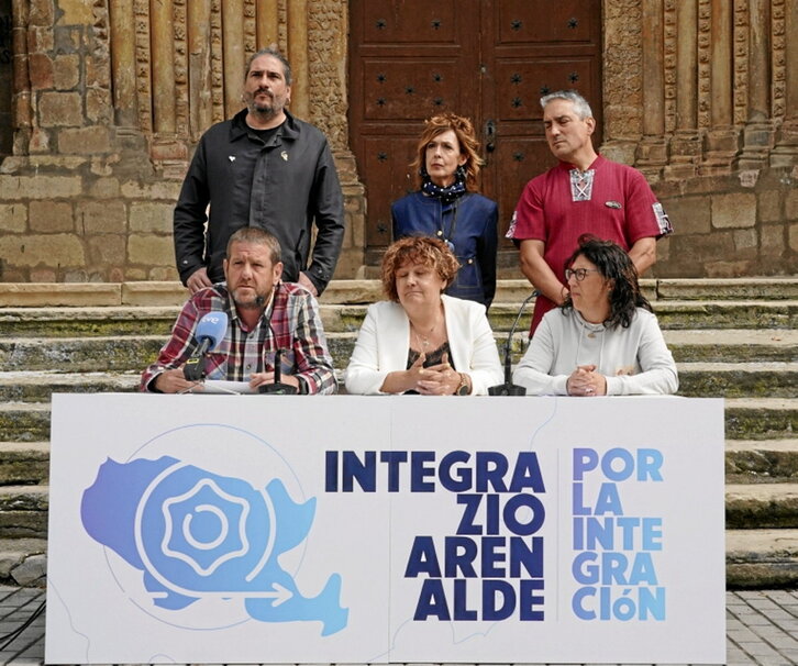 Mahaia osatzen duten ordezkariak, atzo.