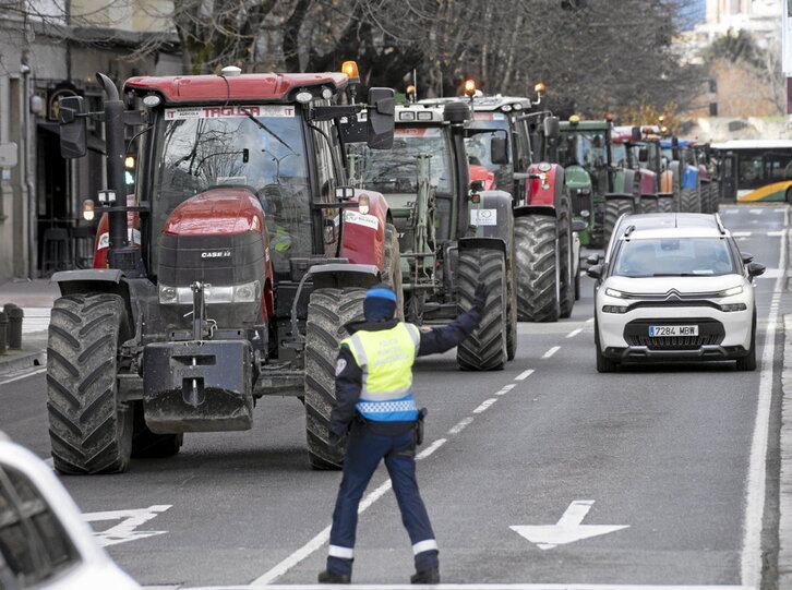 Nekazariek Iruñean egindako protesta baten argazkia.