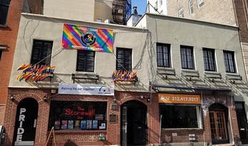 New Yorkeko Greenwich Village auzoan dagoen  Stonewall-Inn puba